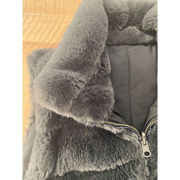 Faux fur vest - Picture 3 of 4